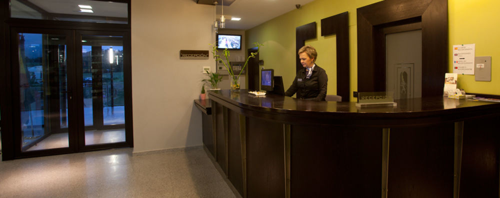 Complejo Leo 24H Hotel Monesterio Ngoại thất bức ảnh